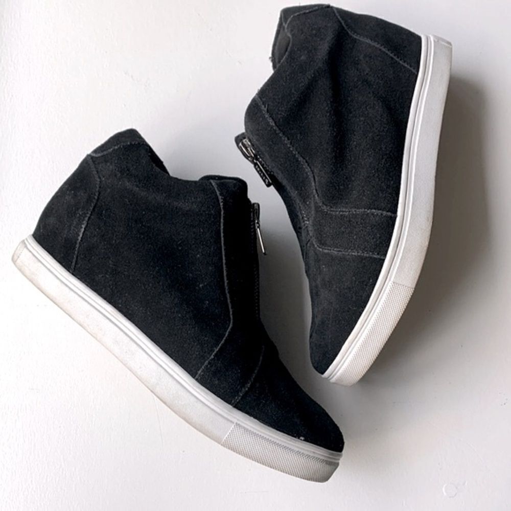BLONDO Glenda waterproof black suede zip closure women’s size 9